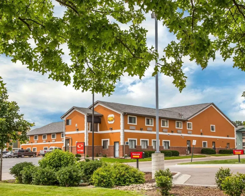 Econo Lodge Cedar Rapids South - Image 1