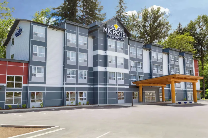 Microtel Inn & Suites by Wyndham Oyster Bay Ladysmith - Image 1