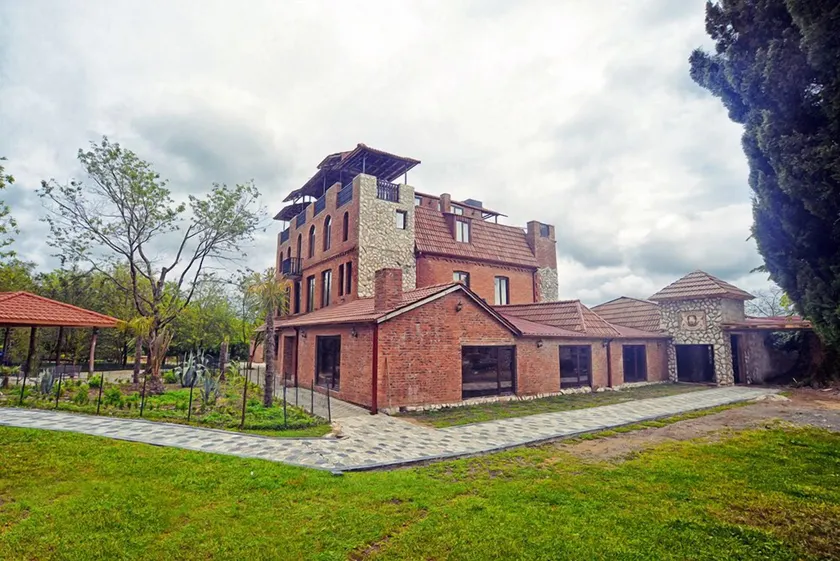 Chateau Chikovani - Image 1