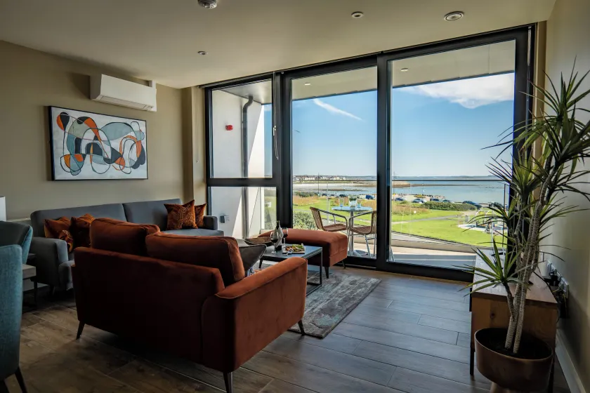 Shoreline Apartments - Image 1