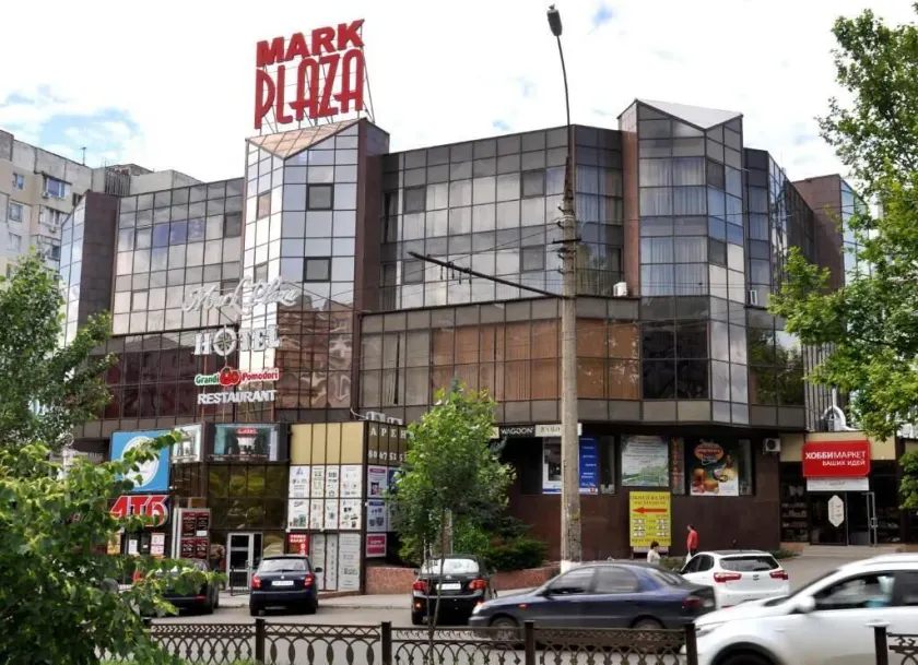 Mark Plaza Hotel - Image 1