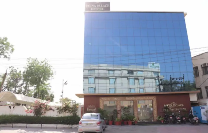 Pavna Palace Hotel - Image 1