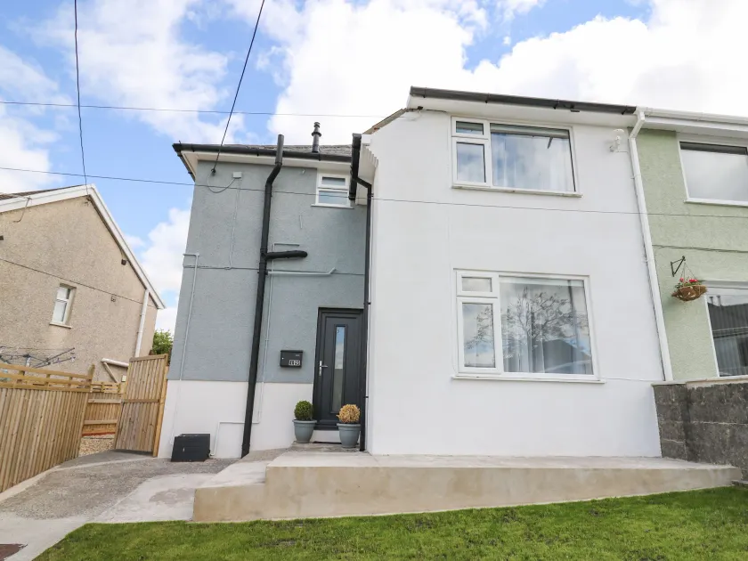 Welsh Valley House - Image 1