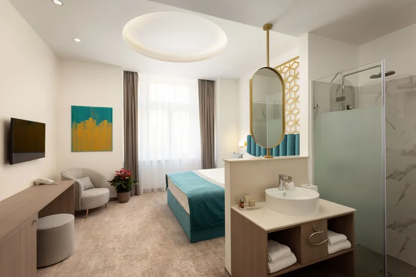 Mera Hotel - Image 1