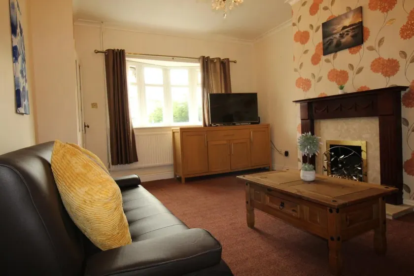 Milton House Chesterfield By Smart Corporate Stays - Image 1