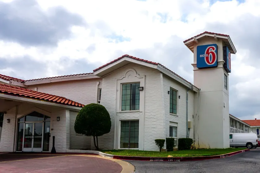 Motel 6-Euless, TX - DFW West - Image 1