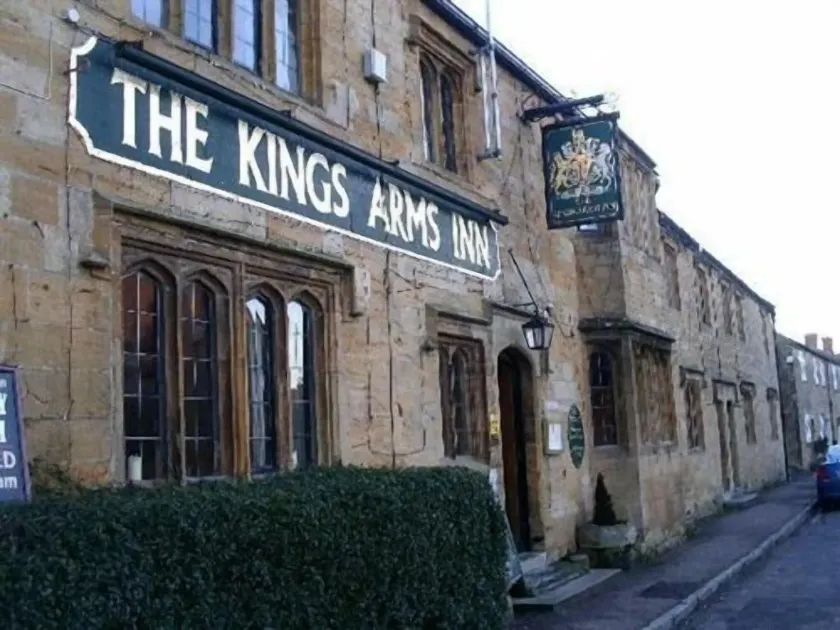 The Kings Arms Inn - Image 1