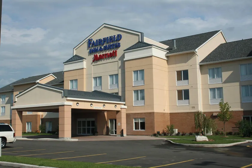 Fairfield Inn & Suites by Marriott Sault Ste. Marie - Image 1