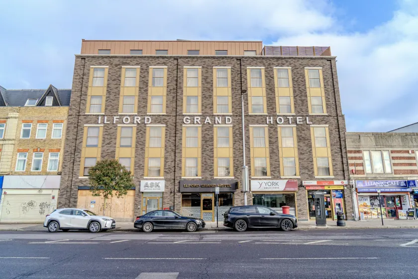 Ilford Grand Hotel - Image 1