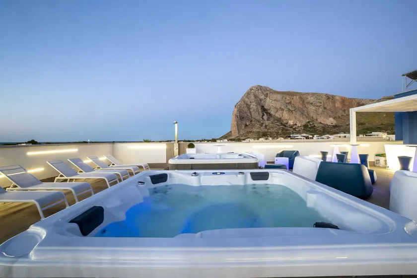 Sundeck Hotel - Image 1