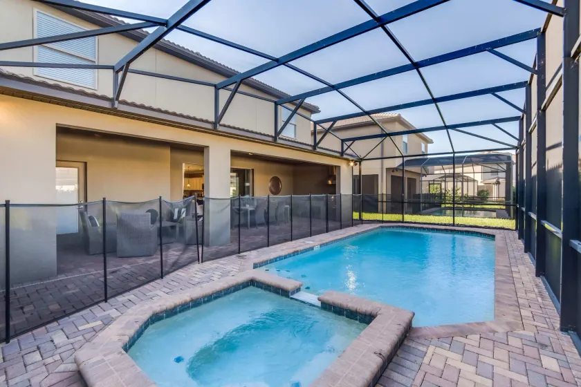 Orlando Estate Retreat Pool, Fun & Theme Park Access - Image 1