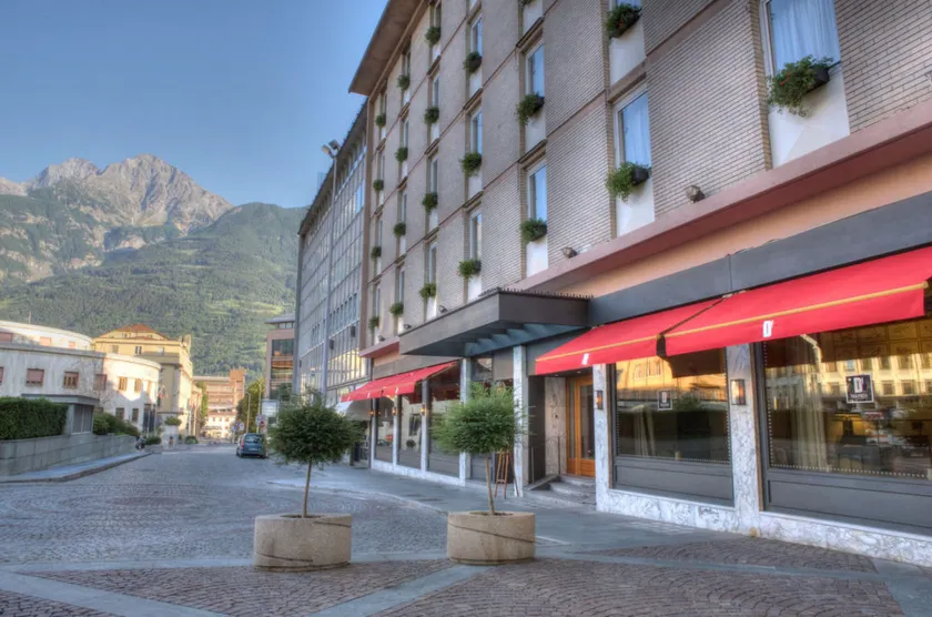 Duca D'Aosta Hotel - Image 1