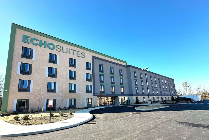 ECHO Suites Extended Stay by Wyndham Richmond West - Image 1