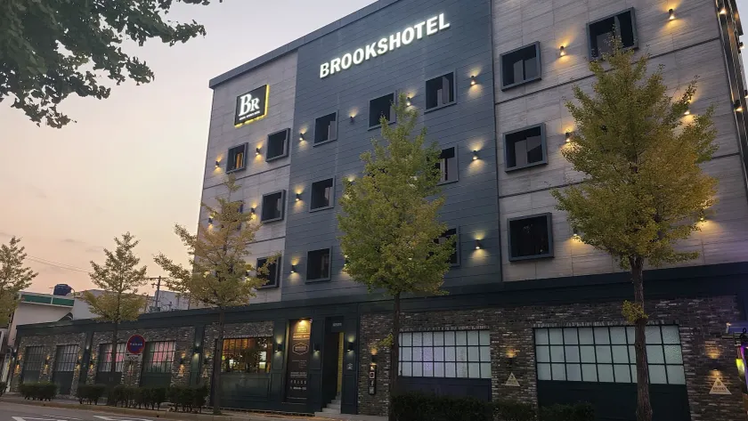 Brooks Hotel Tongyeong - Image 1