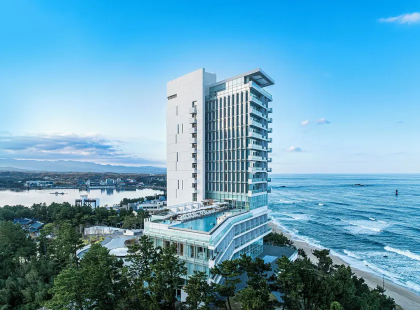 SEAMARQ HOTEL - Image 1