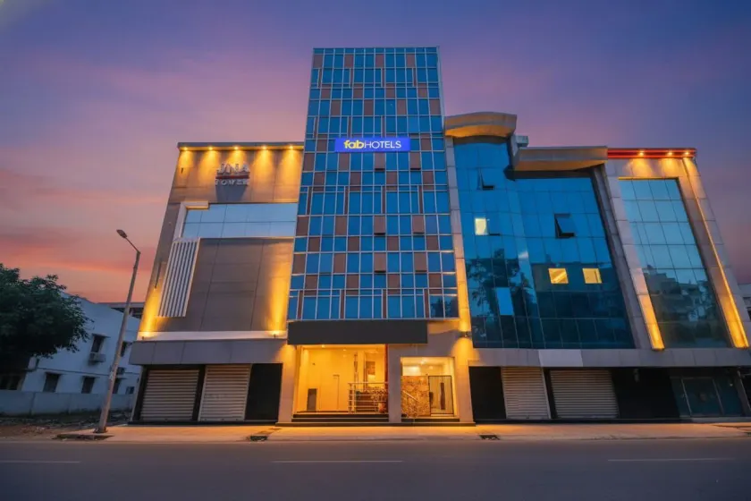 Hotel O Gomti Nagar Station Formerly Insight Inn - Image 1