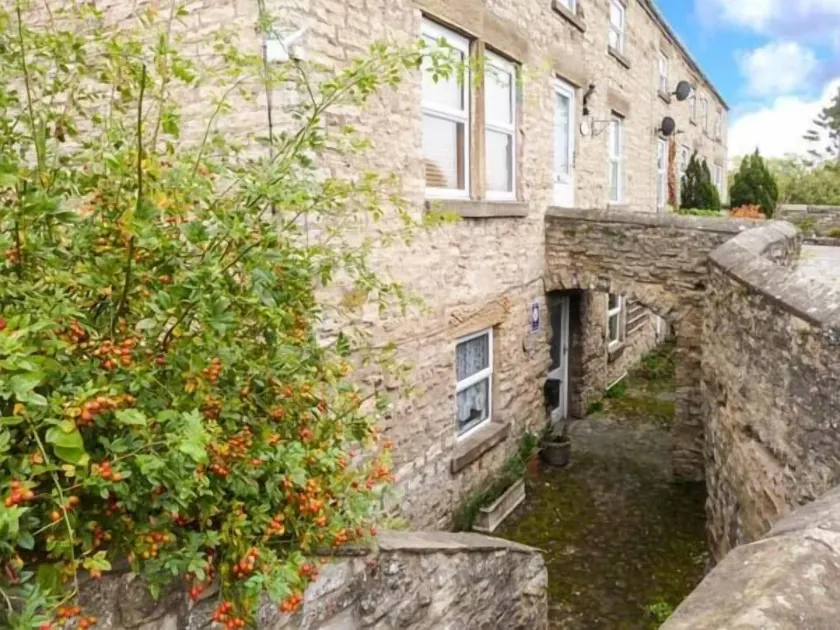 2A Bridge Apartments - Image 1