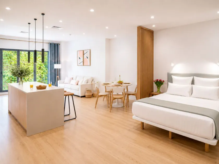 Paseo Suites Hotel - Image 1