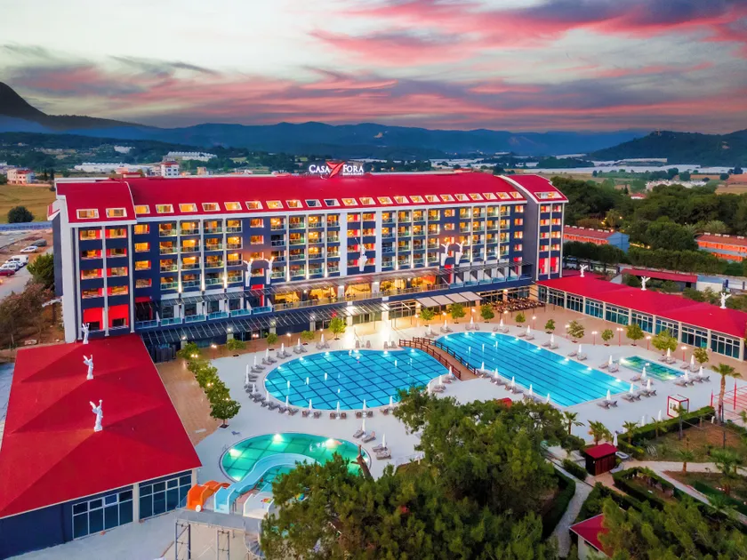 Casa Fora Beach Resort - Image 1