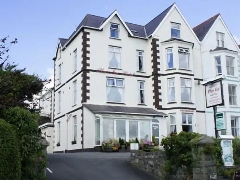 Plas Isa Hotel - Image 1