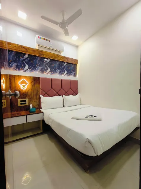 Hotel M R STAY - Image 1