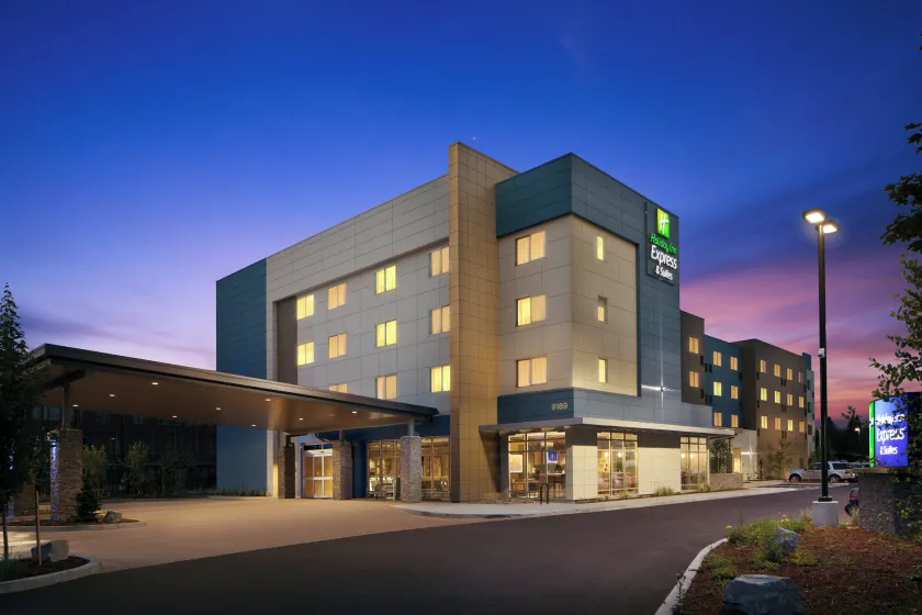 Holiday Inn Express & Suites - Portland Airport - Cascade Stn by IHG - Image 1