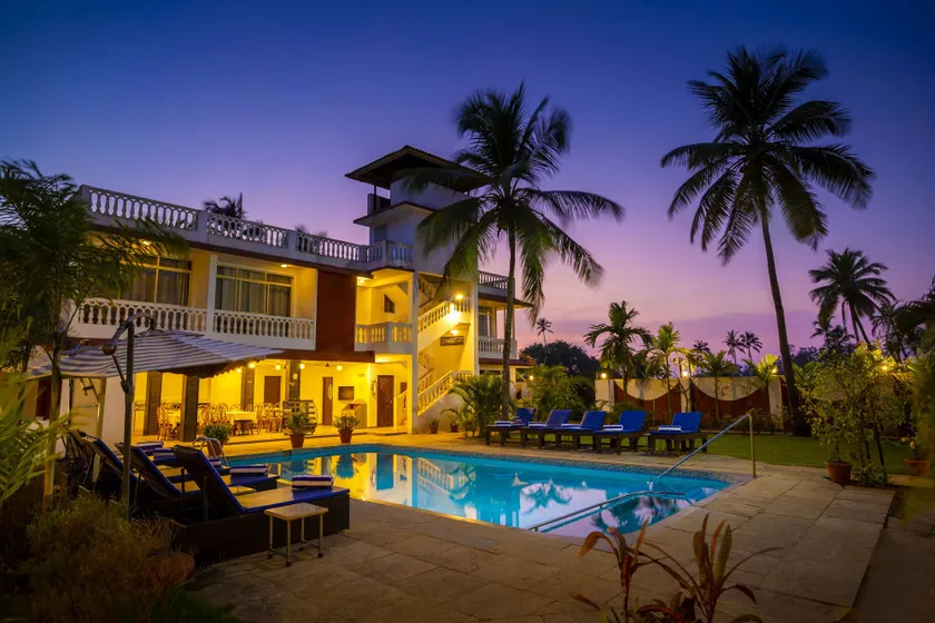 La Vaiencia Beach Resort, Morjim - Image 1