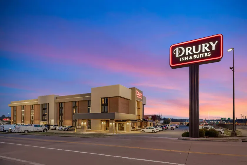 Drury Inn & Suites Joplin - Image 1