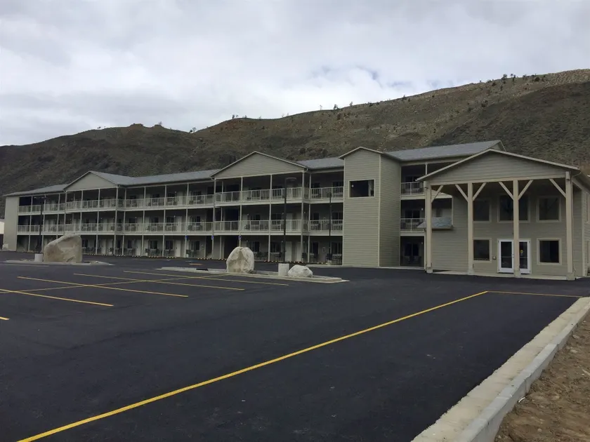 Yellowstone Big Rock Inn - Image 1