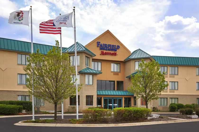 Fairfield Inn and Suites Chicago Lombard - Image 1