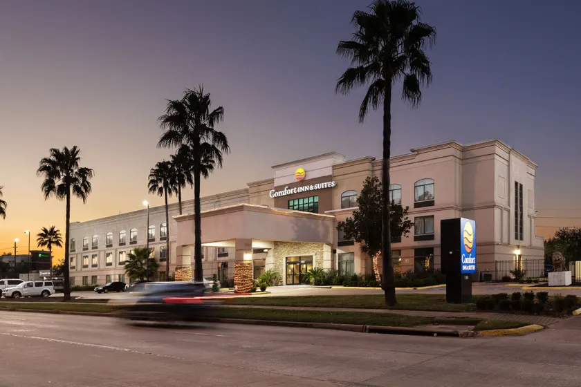 Comfort Inn & Suites SW Houston Sugarland - Image 1