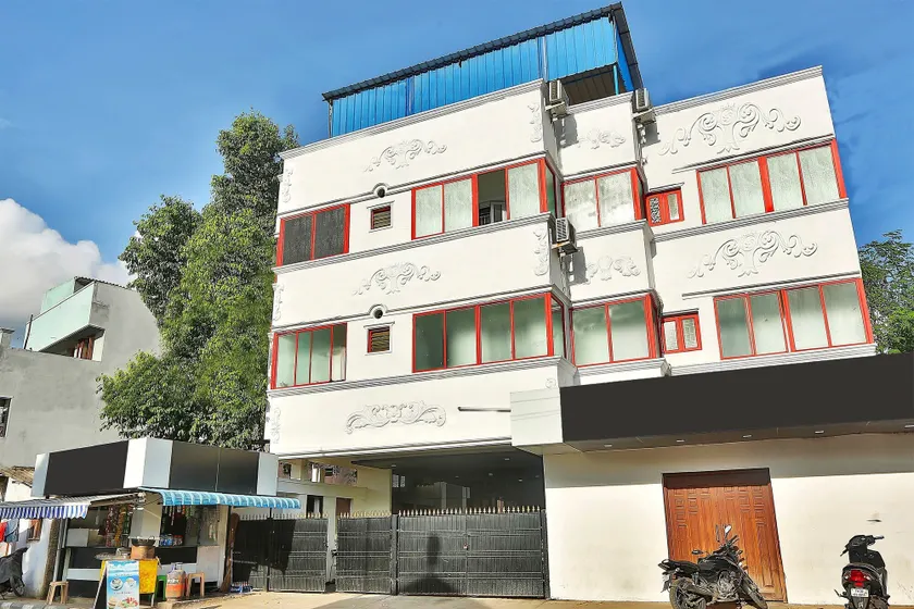 OYO 5328 Cloud 7 Serviced Apartements - Image 1