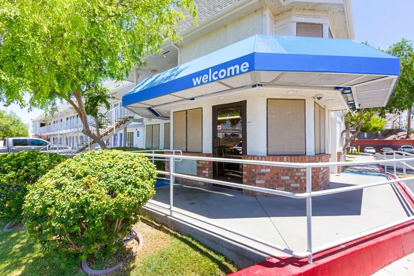 Motel 6-Mesa, AZ - South - Image 1