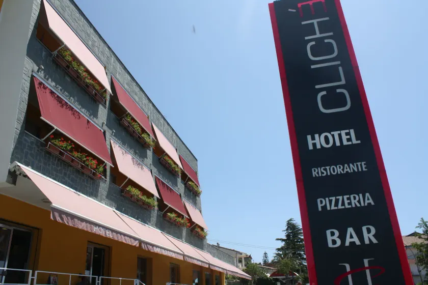 Hotel Cliché - Image 1