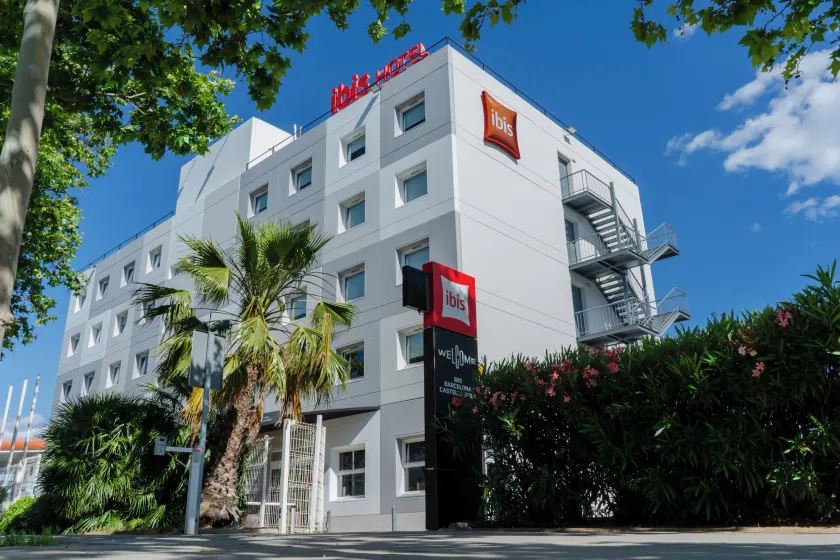 Ibis Barcelona Castelldefels - Image 1