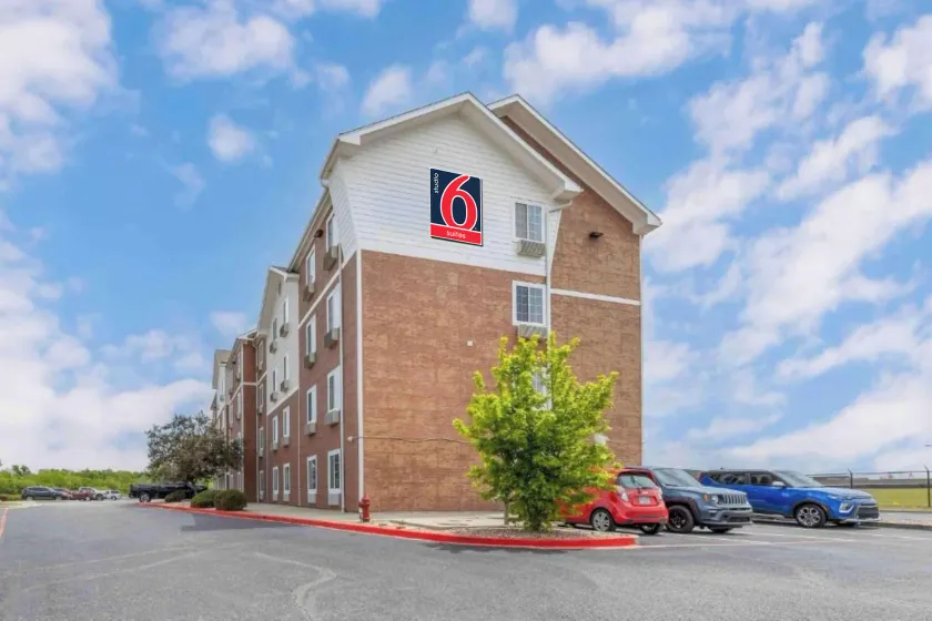 Studio 6 Extended Stay Oklahoma City Norman OK - Image 1