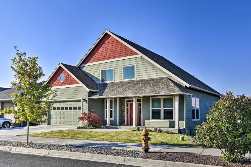 Incredible Oregon Retreat w/ Private Hot Tub! - Image 1