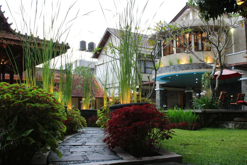 Hotel Sriti Magelang - Image 1