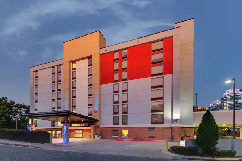 Holiday Inn Express & Suites Atlanta Perimeter Mall Hotel by IHG - Image 1