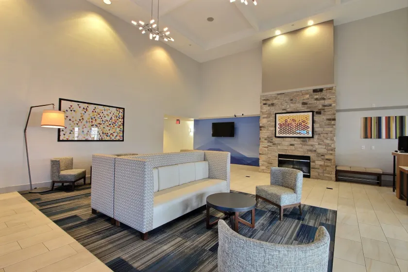 Holiday Inn Express Hotel & Suites Milwaukee Airport by IHG - Image 1