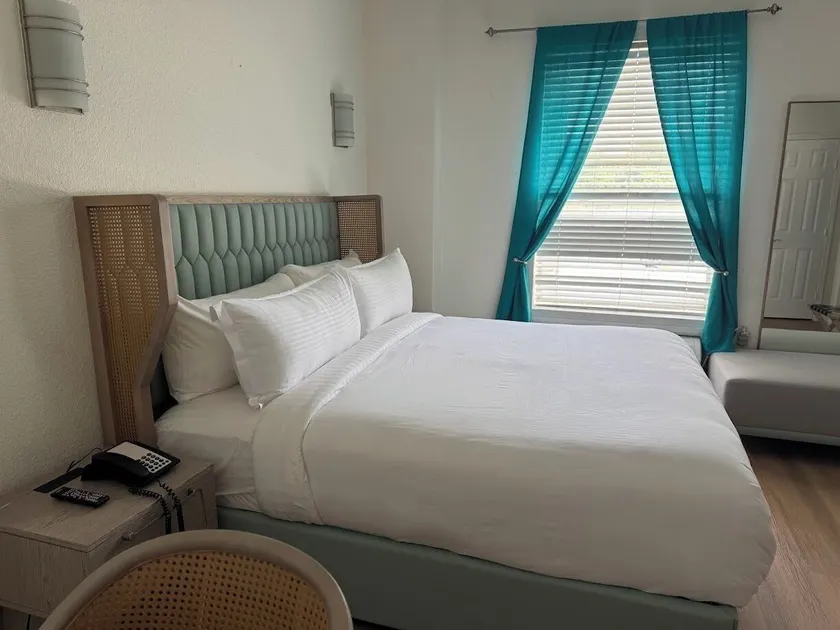 Athens Hotel & Suites - Image 1