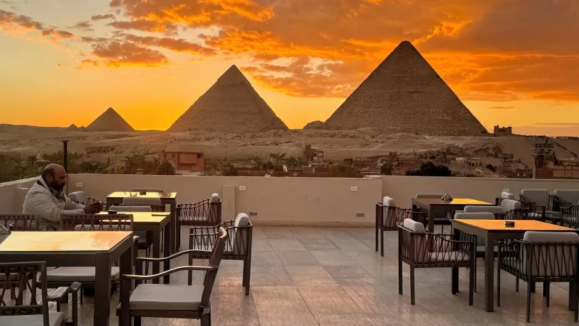 Pyramids Hotel - Image 1