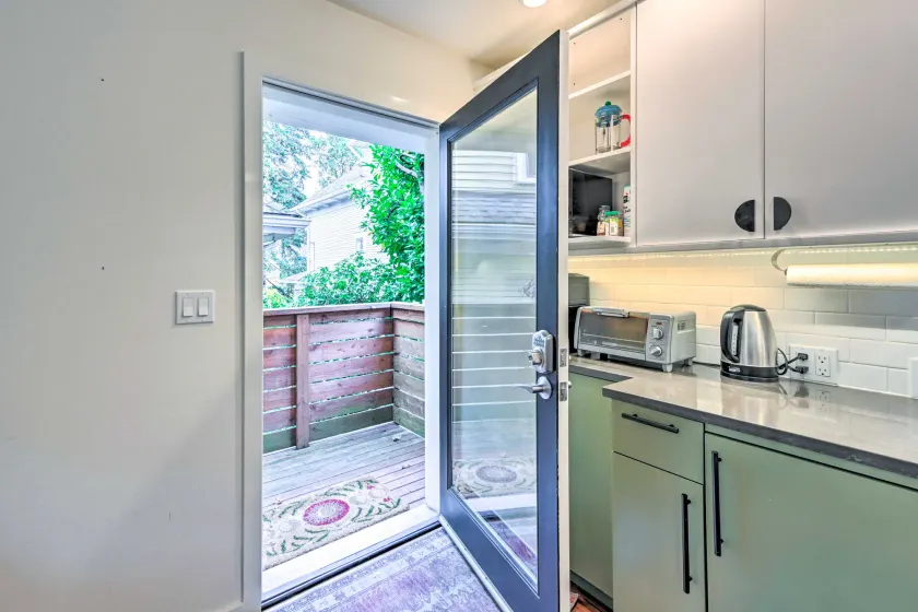 2 Mi to Capitol Hill, Walk to SU! Quaint Retreat - Innvendig
