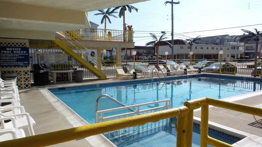 Golden Rail Motel - Image 1
