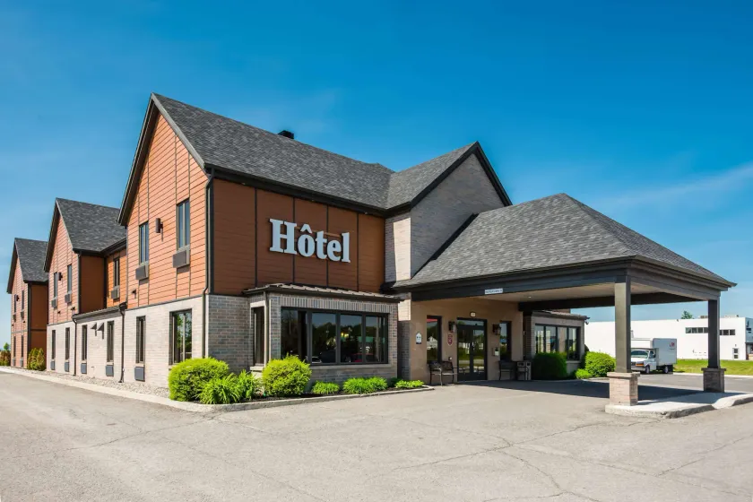 Econo Lodge Inn & Suites - Image 1
