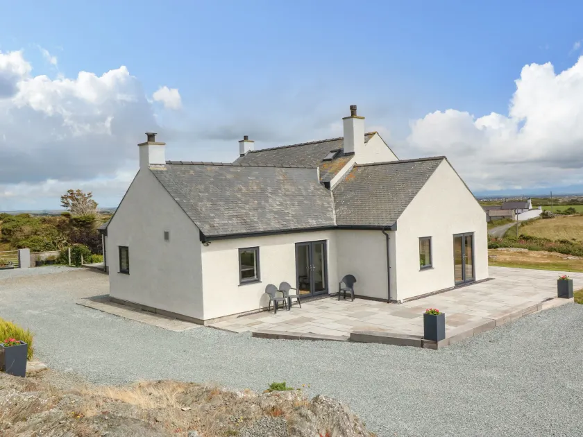 Bryn Meilw - Image 1