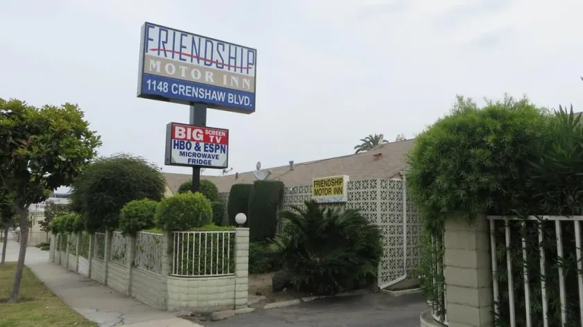 Friendship Motor Inn - Image 1