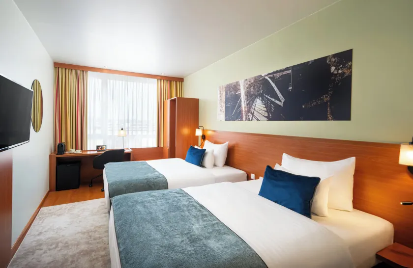 Leonardo Hotel Salzburg Airport - Image 1