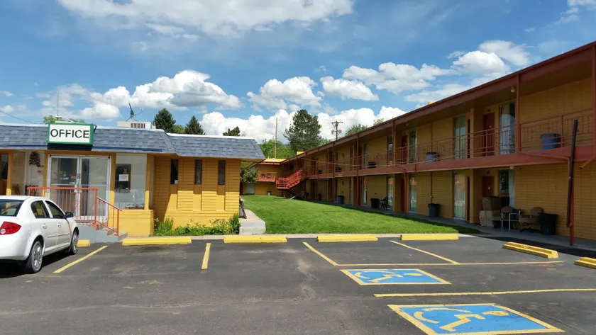 Essex House Motel - Image 1