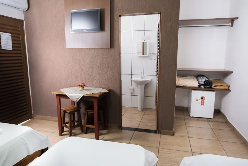 Hotel Portela III - Aprox 600m do Thermas dos Laranjais e Hot Beach - Habitación
